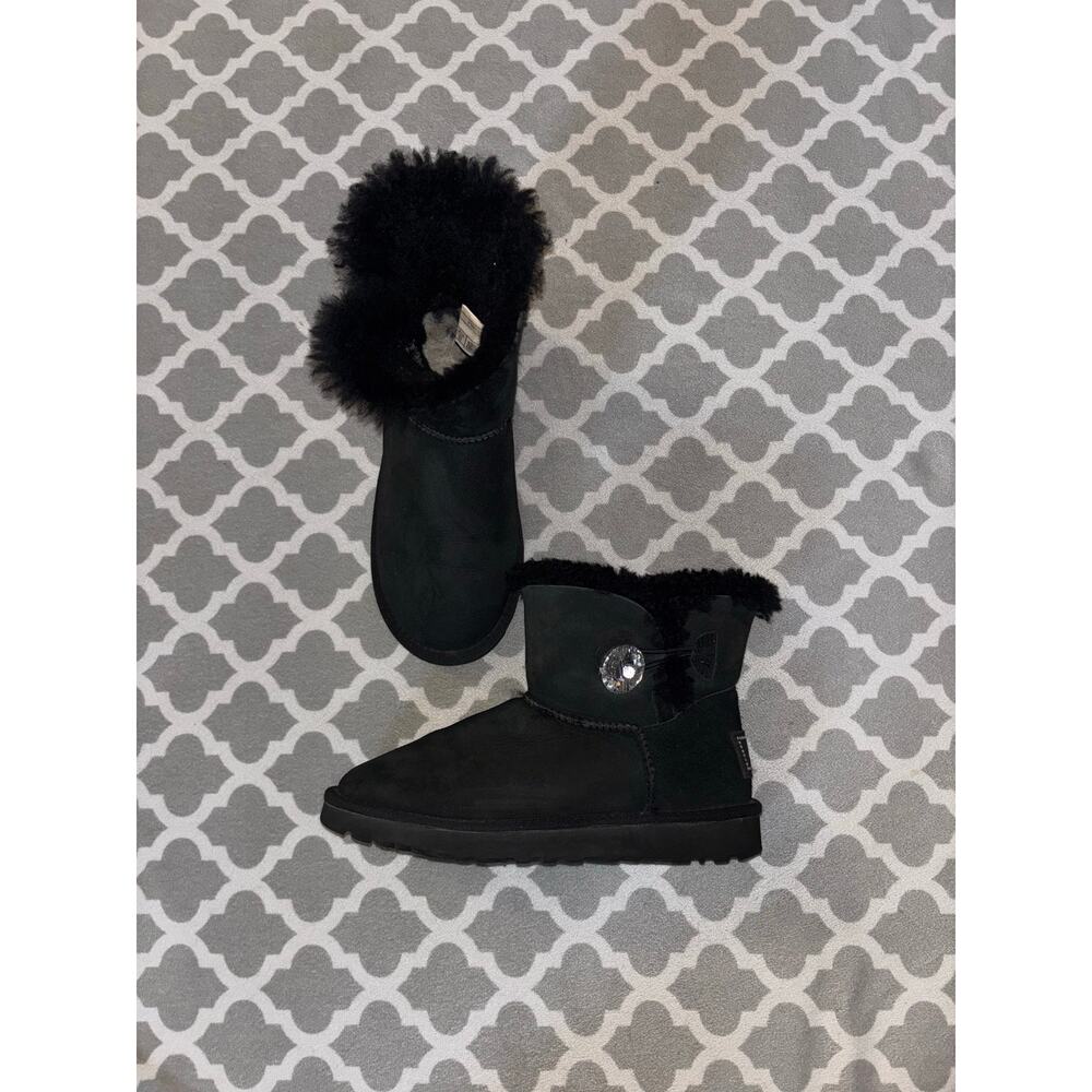 Size 7 Uggs